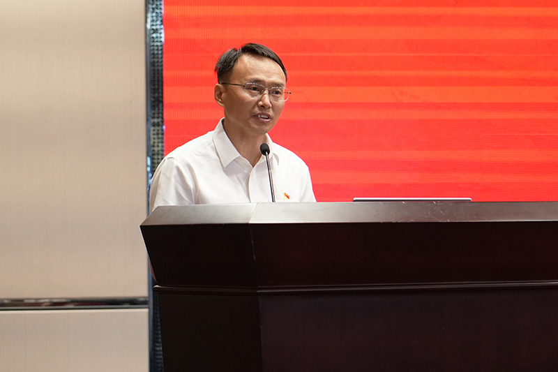 杨光.jpg